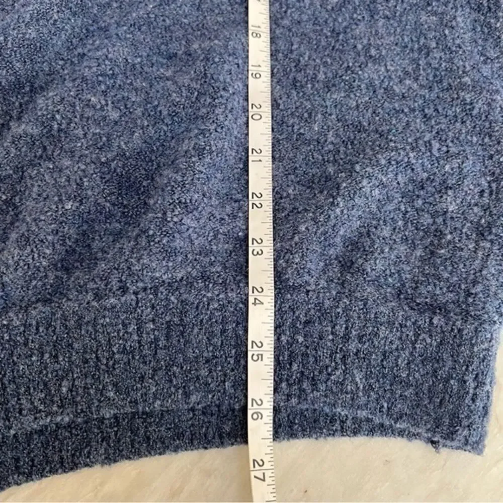 Lord & Taylor wool blend boucle v-neck Mens sweater size L Made In Italy.